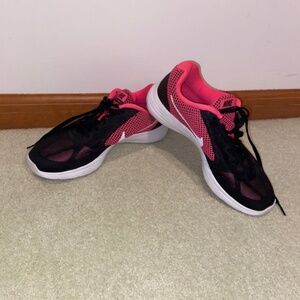Nike Revolution 3 - Size 7